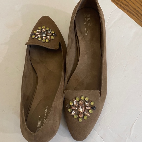 Ann Marino Tan Suede Statement Rhinestone Flats in size 8 - Picture 6 of 12